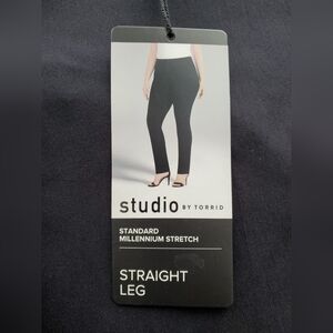 NWT Studio By Torrid Women's Standard Millennium Stretch Pants. 18T.